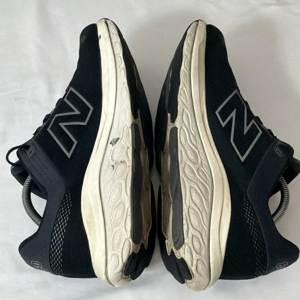 New Balance 860 Men's Black‎ and White Athletic Shoes size 12.5 D Comfy Gym Shoe